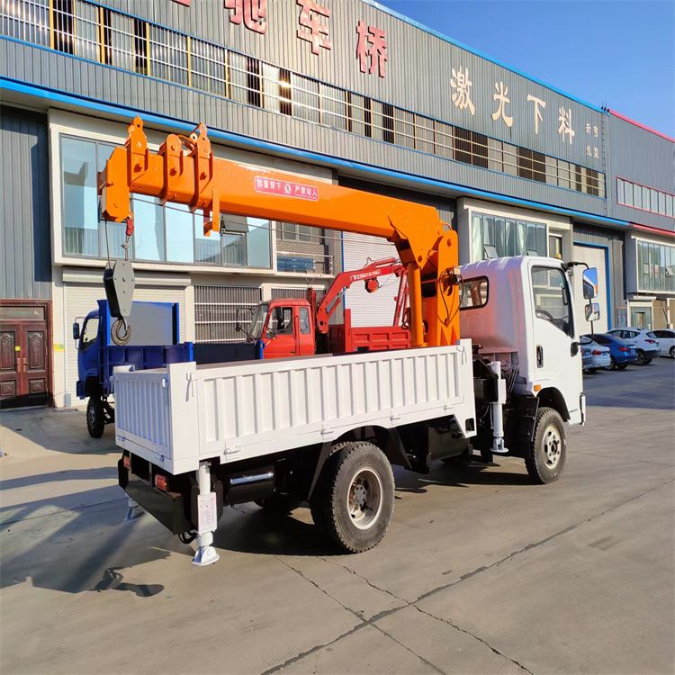 阿尔山市三轮随车吊定制 农用改装机自备吊中瑞长期出售